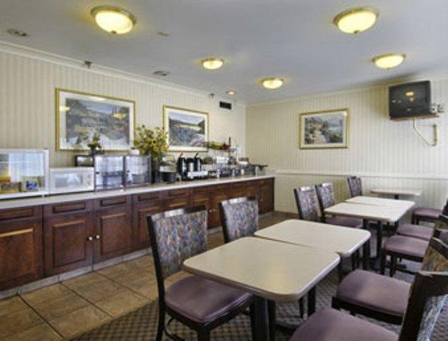 Howard Johnson Inn Cleveland Airport Brook Park Restaurante foto